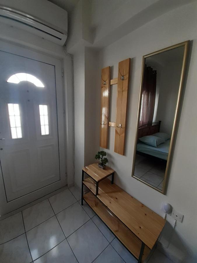 Yellow House Apartment Kalamata Exterior photo